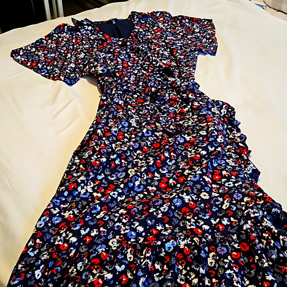 Buffalo midi printed wrap dress. Size L/G. Short sleeve.